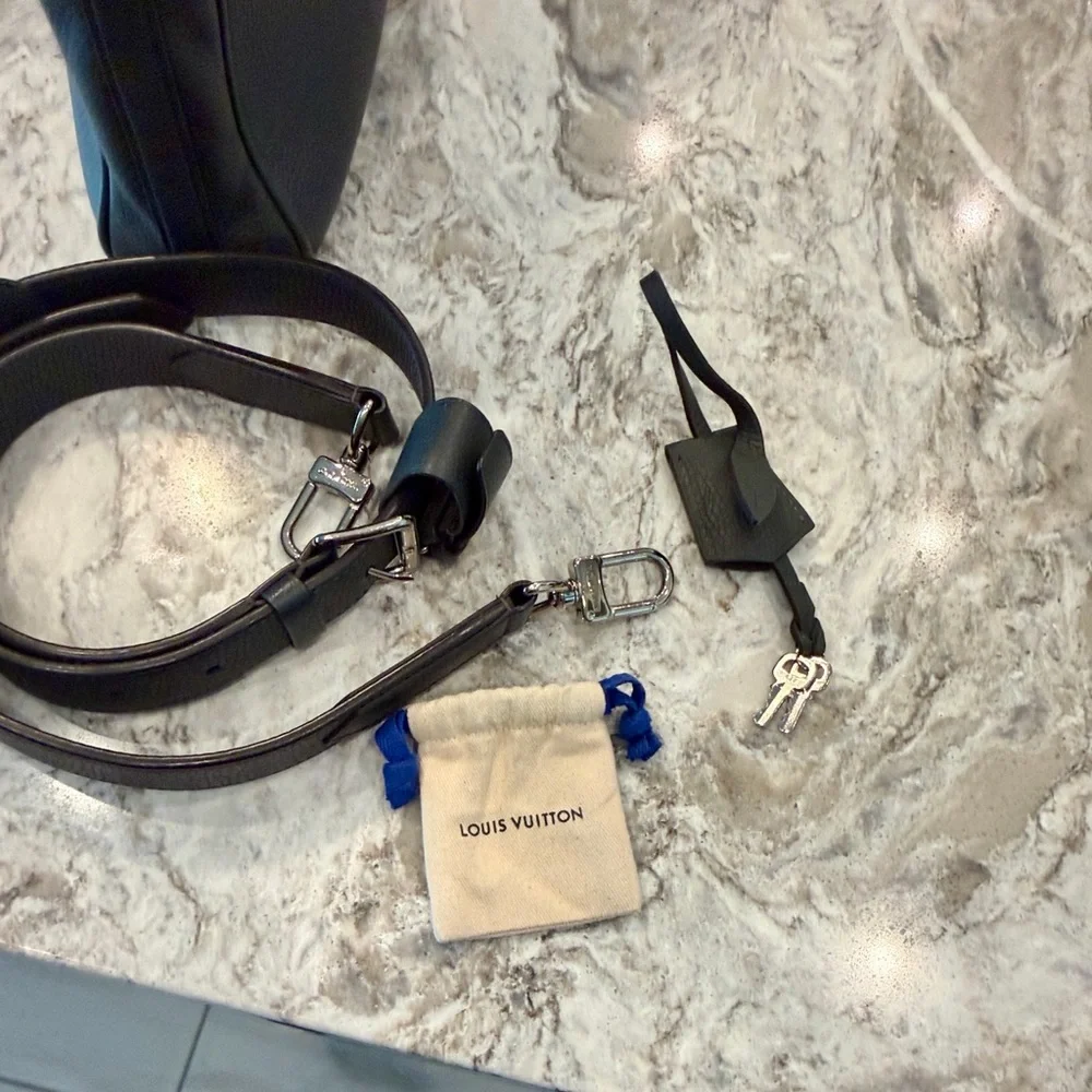 Louis Vuitton Elegant Black Briefcase